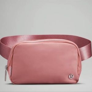 Lululemon everywhere belt bag
